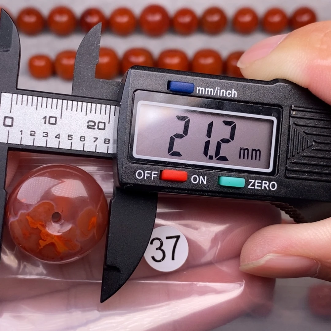 南红玛瑙未镶嵌配饰有瑕疵