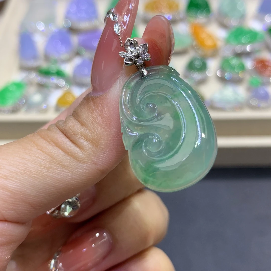 翡翠吊坠(不含链)18K金镶嵌翡翠