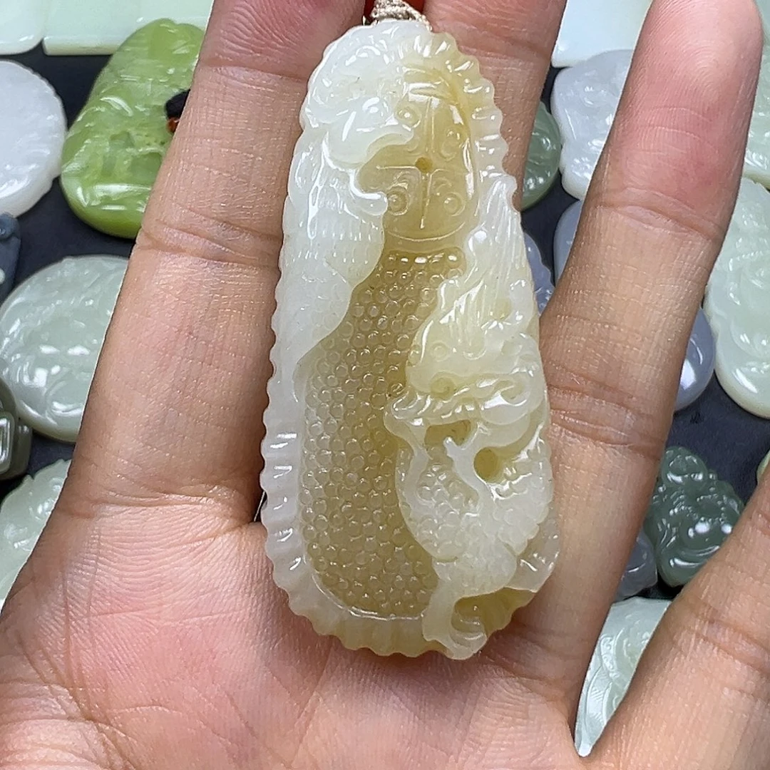 随***意颈饰未镶嵌和田玉