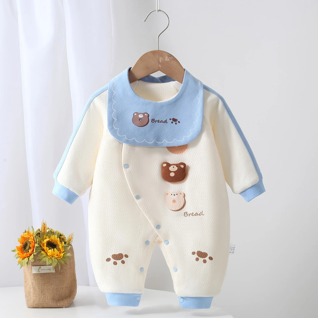 春秋纯棉男宝宝婴儿外出连体衣120克无骨偏襟蝴蝶衣加围嘴新生儿