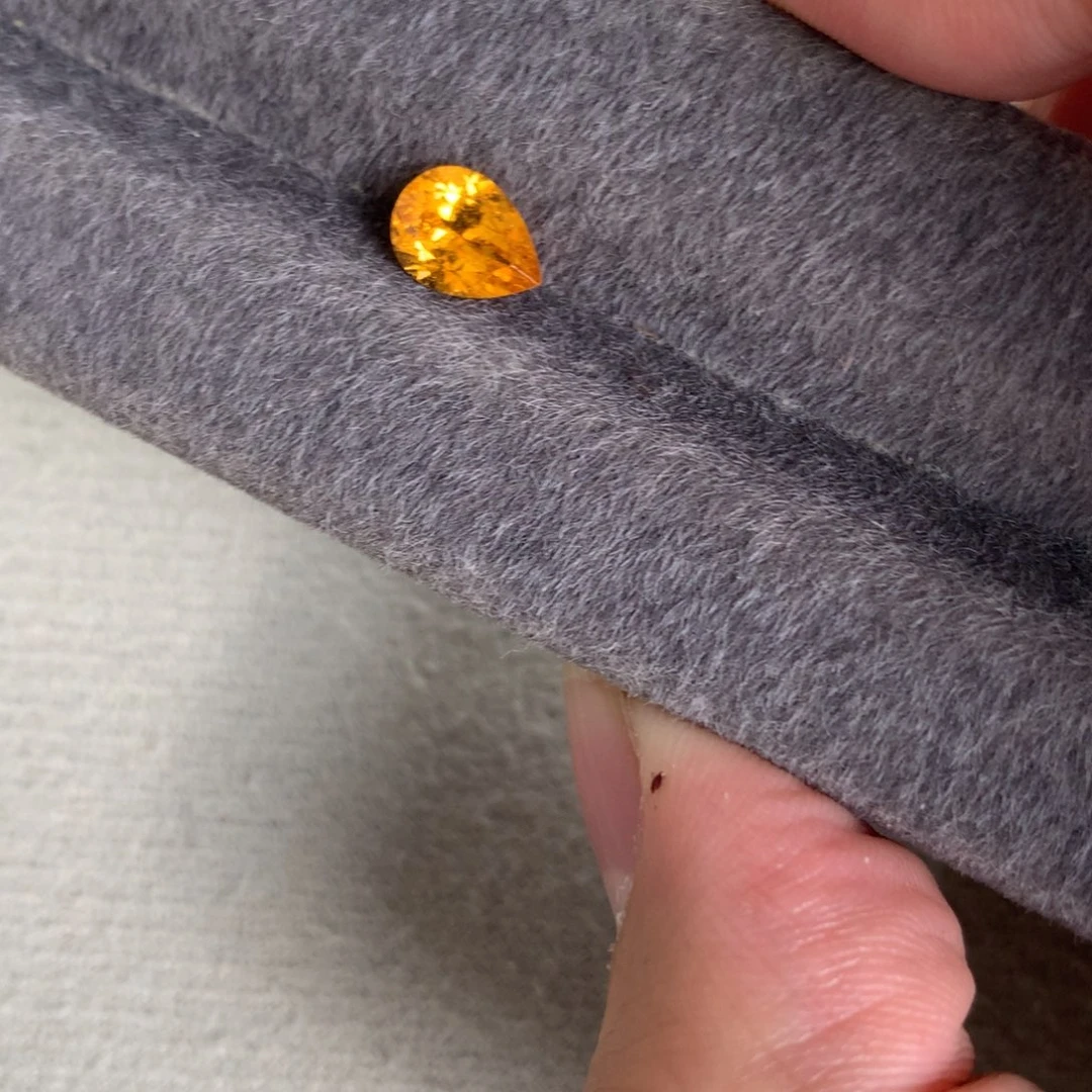 石榴石（芬达石）未镶嵌裸石1.36 汽水色