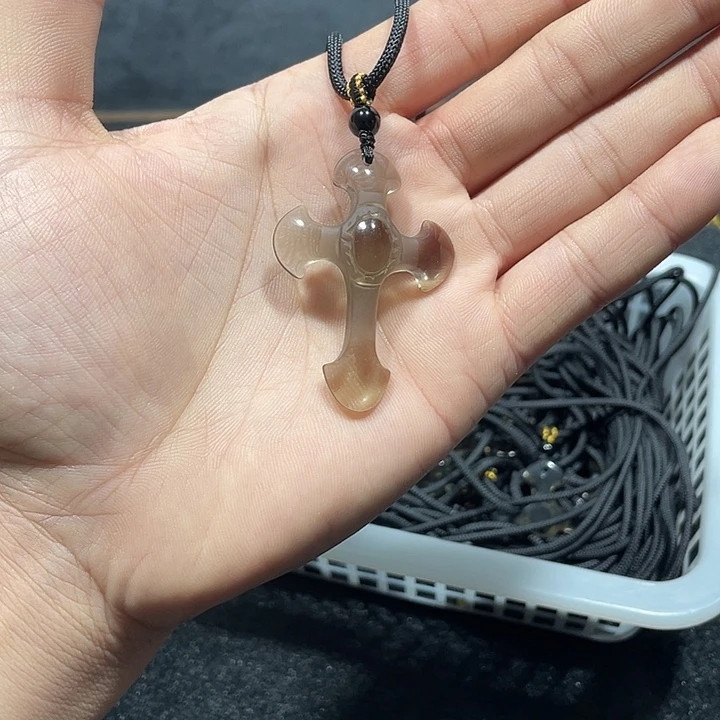 黑曜岩合金颈饰十字架冰晶