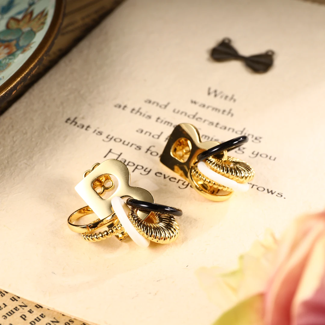 铜合金耳饰 C-28893 高级感精致个性新款简约时尚耳环