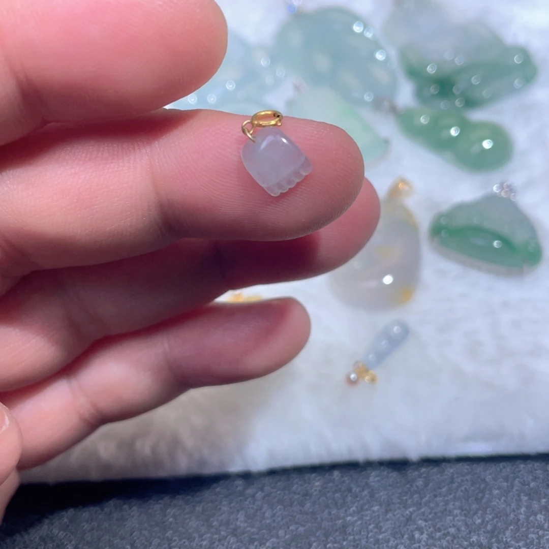 翡翠18K金镶嵌颈饰翡翠