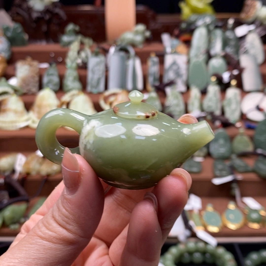 奥***给和田玉未镶嵌把件