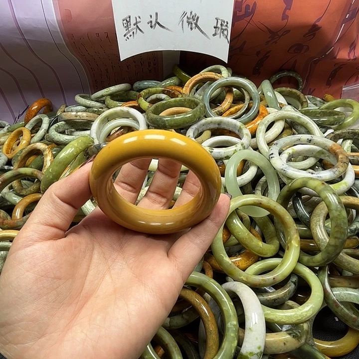 怦****蛇纹石玉未镶嵌手镯