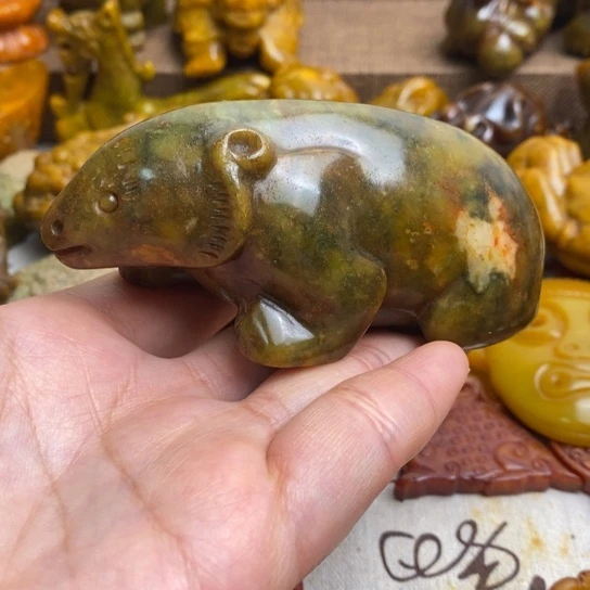 蛇纹石玉未镶嵌颈饰