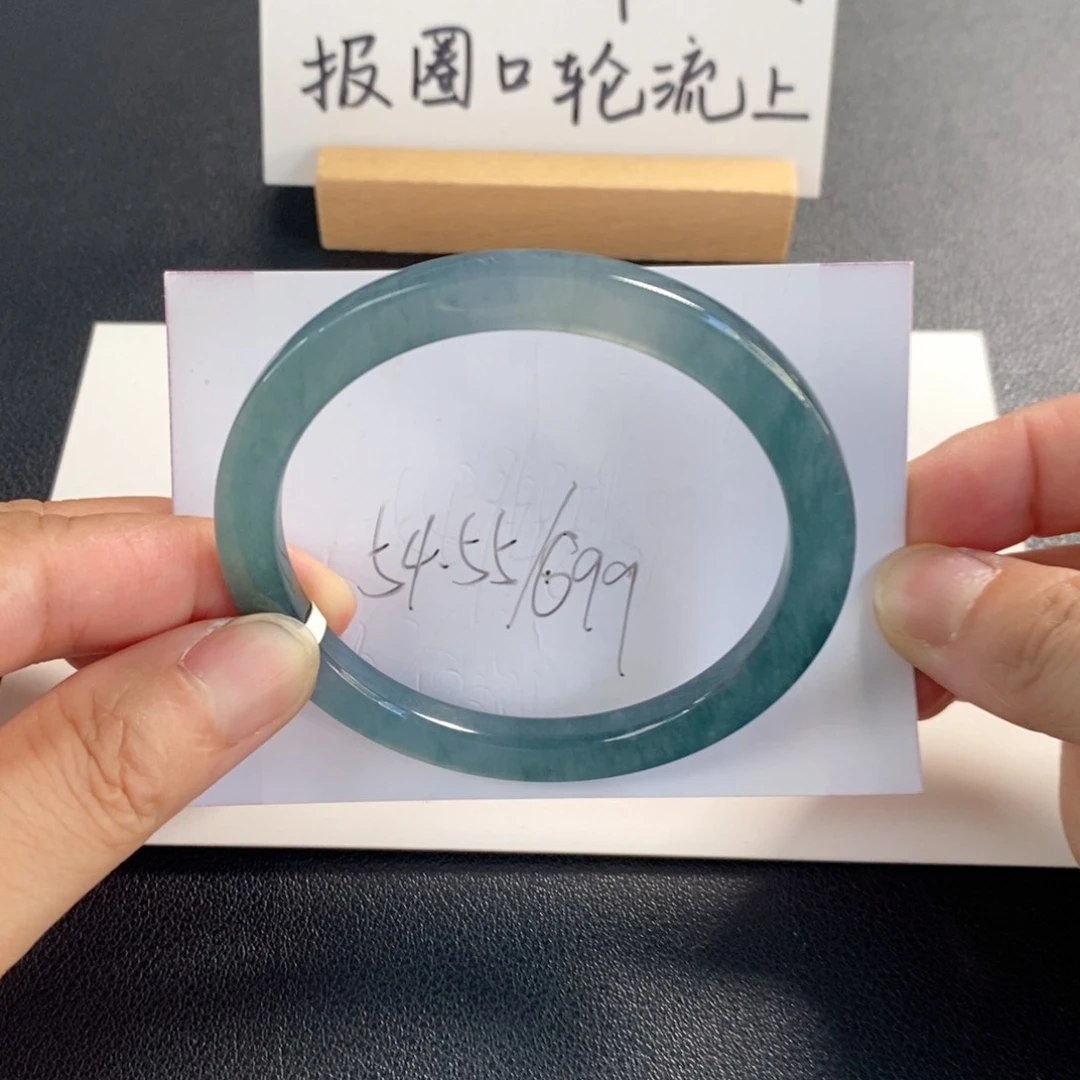 翡翠手镯未镶嵌天然翡翠
