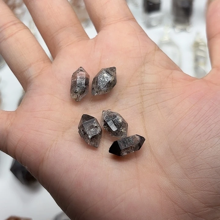 颈饰未镶嵌水晶5颗闪灵钻