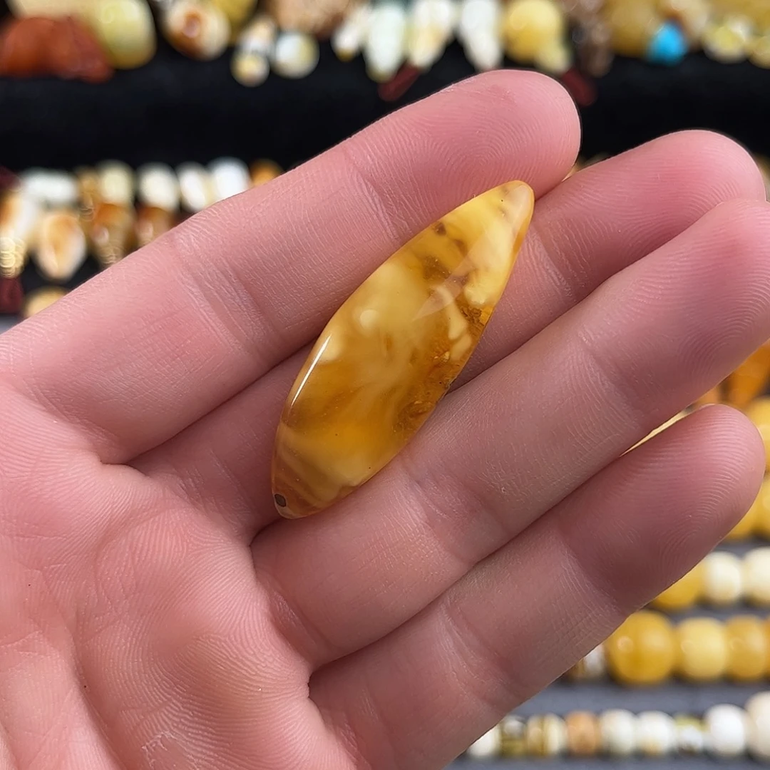 蜜蜡未镶嵌珠宝奇石