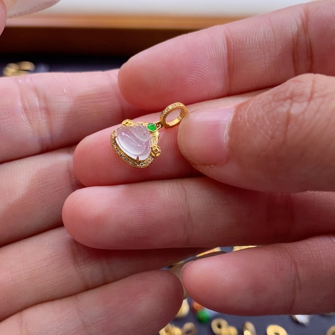颈饰18K金镶嵌翡翠