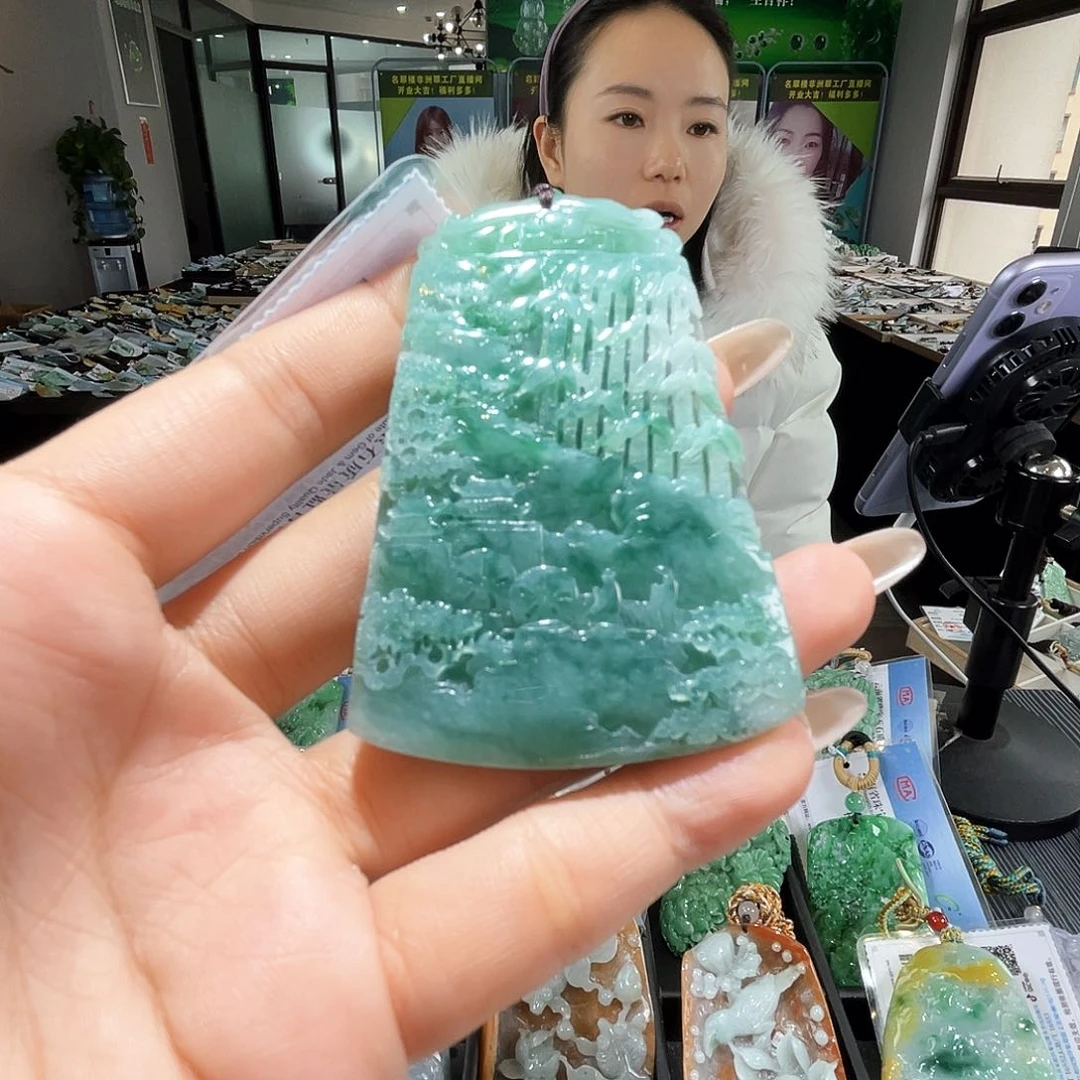 颈饰未镶嵌翡翠一