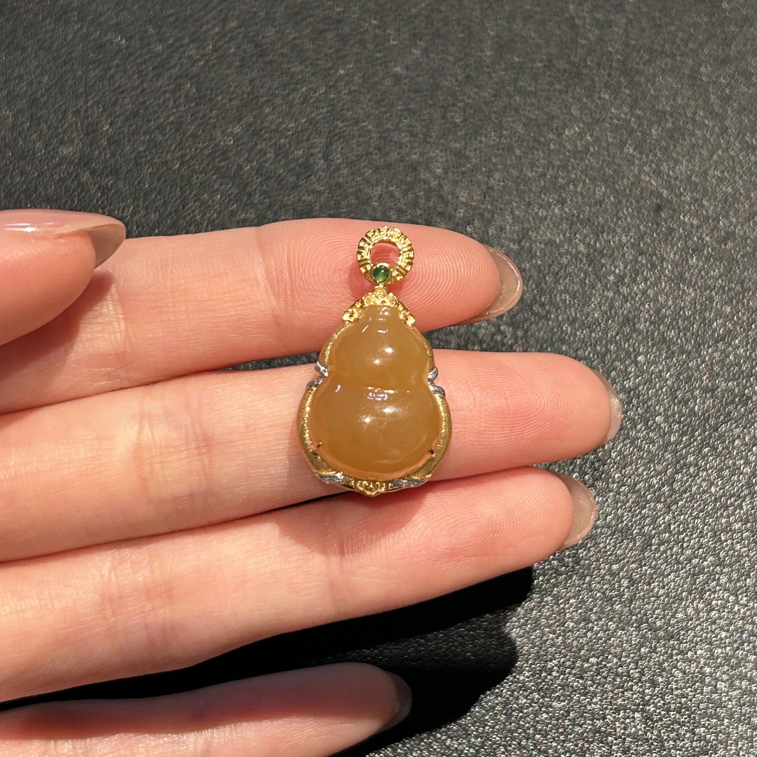 18K金 和田玉吊坠  244581