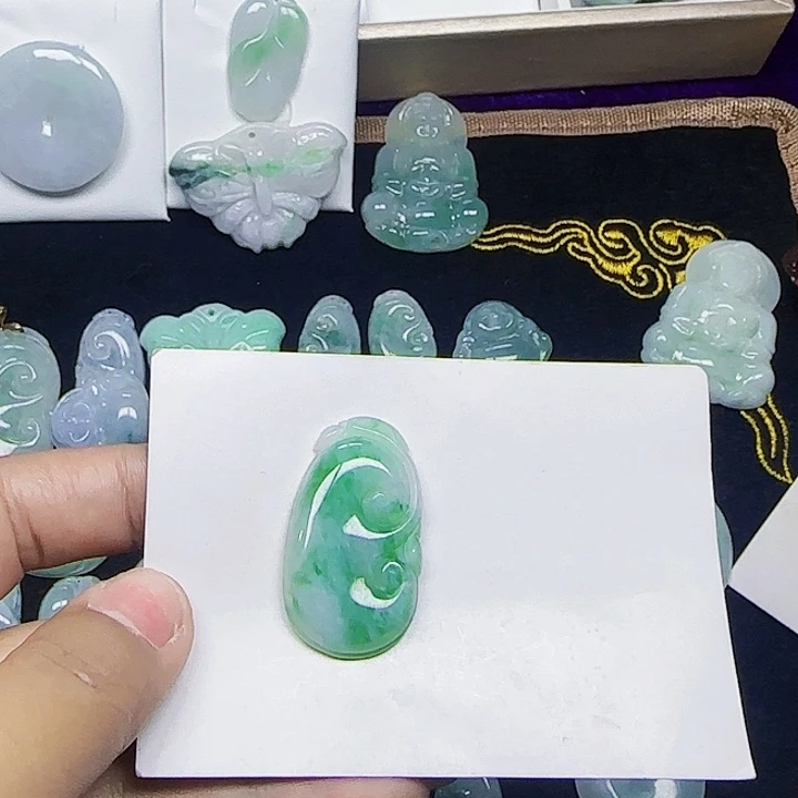 翡翠未镶嵌颈饰翡翠