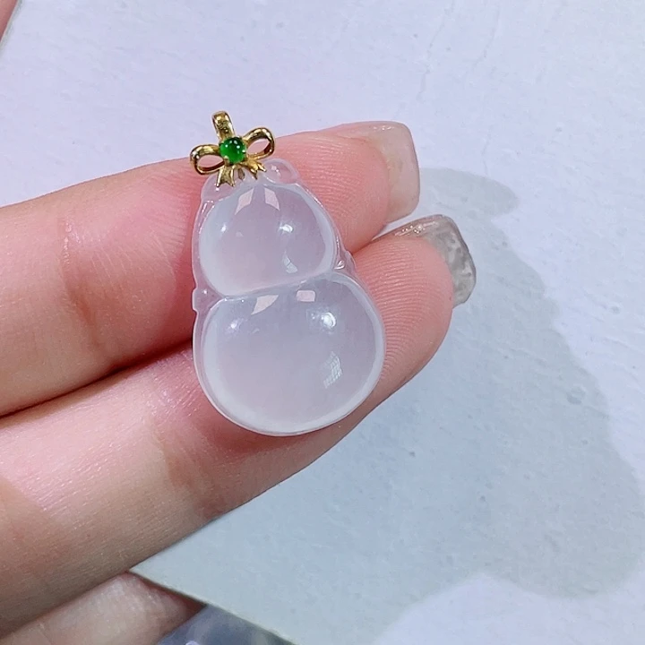 颈饰18K金镶嵌翡翠葫芦