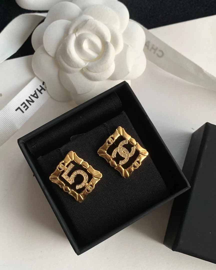 95新 Chanel/香奈儿 24A 双C+5金色方形镶钻耳钉 18063952