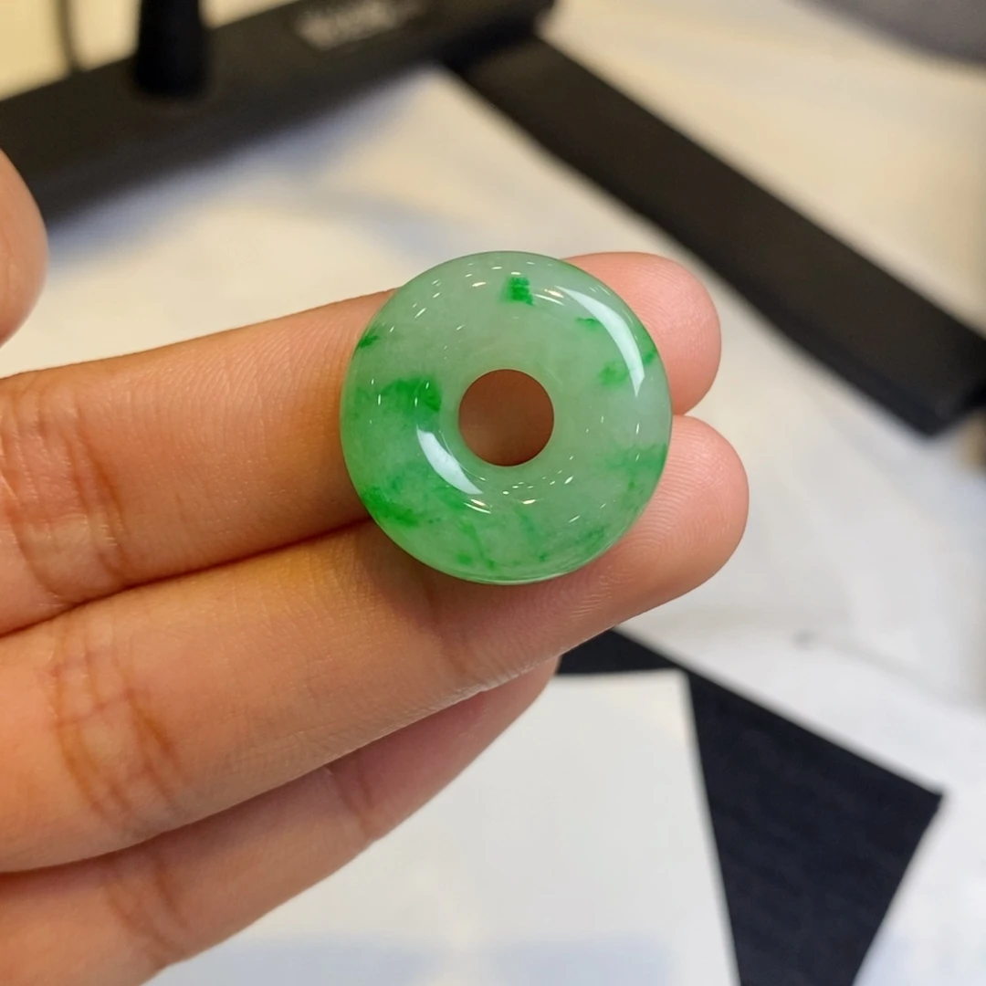 翡翠颈饰未镶嵌裸石甜甜圈