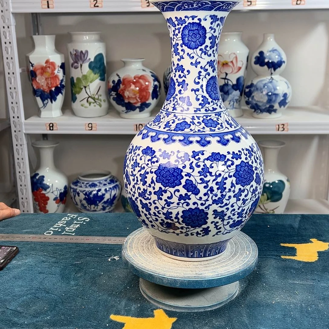 摆件景德镇陶瓷缠枝