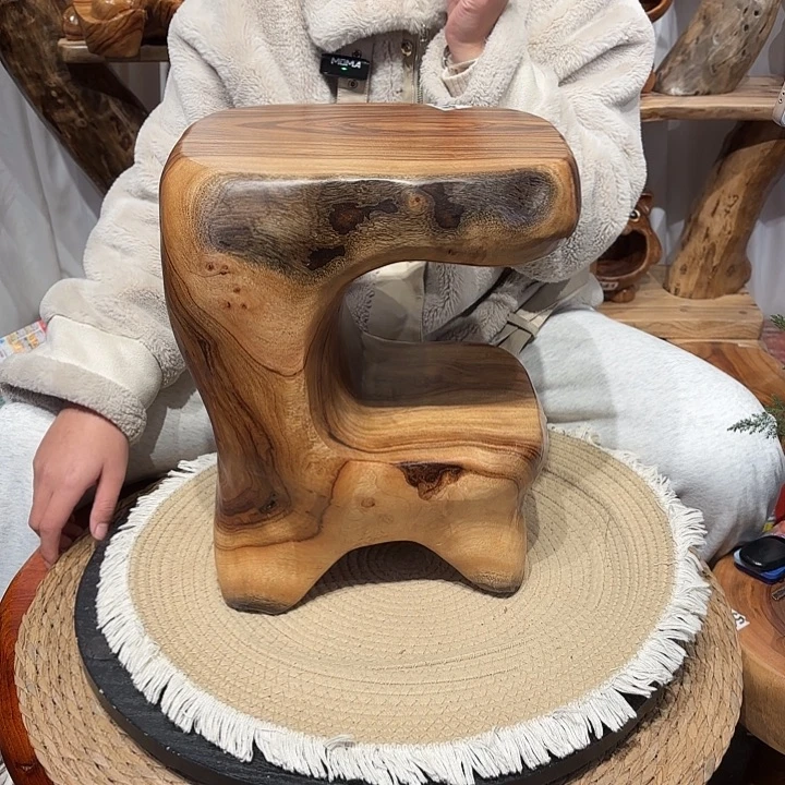 香樟木香樟木根雕凳子一物一拍编号400长29宽25高36