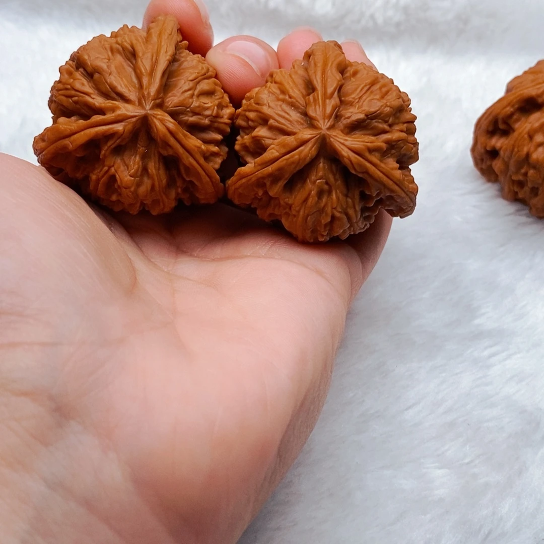 春***实吊坠文玩核桃三棱