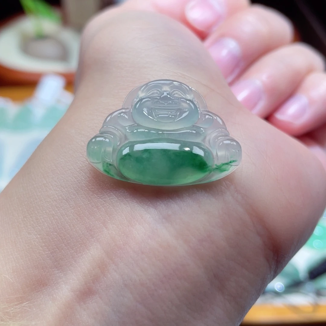 翡翠颈饰未镶嵌佛公