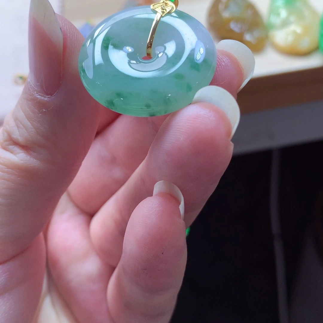 翡翠颈饰足金镶嵌吊坠