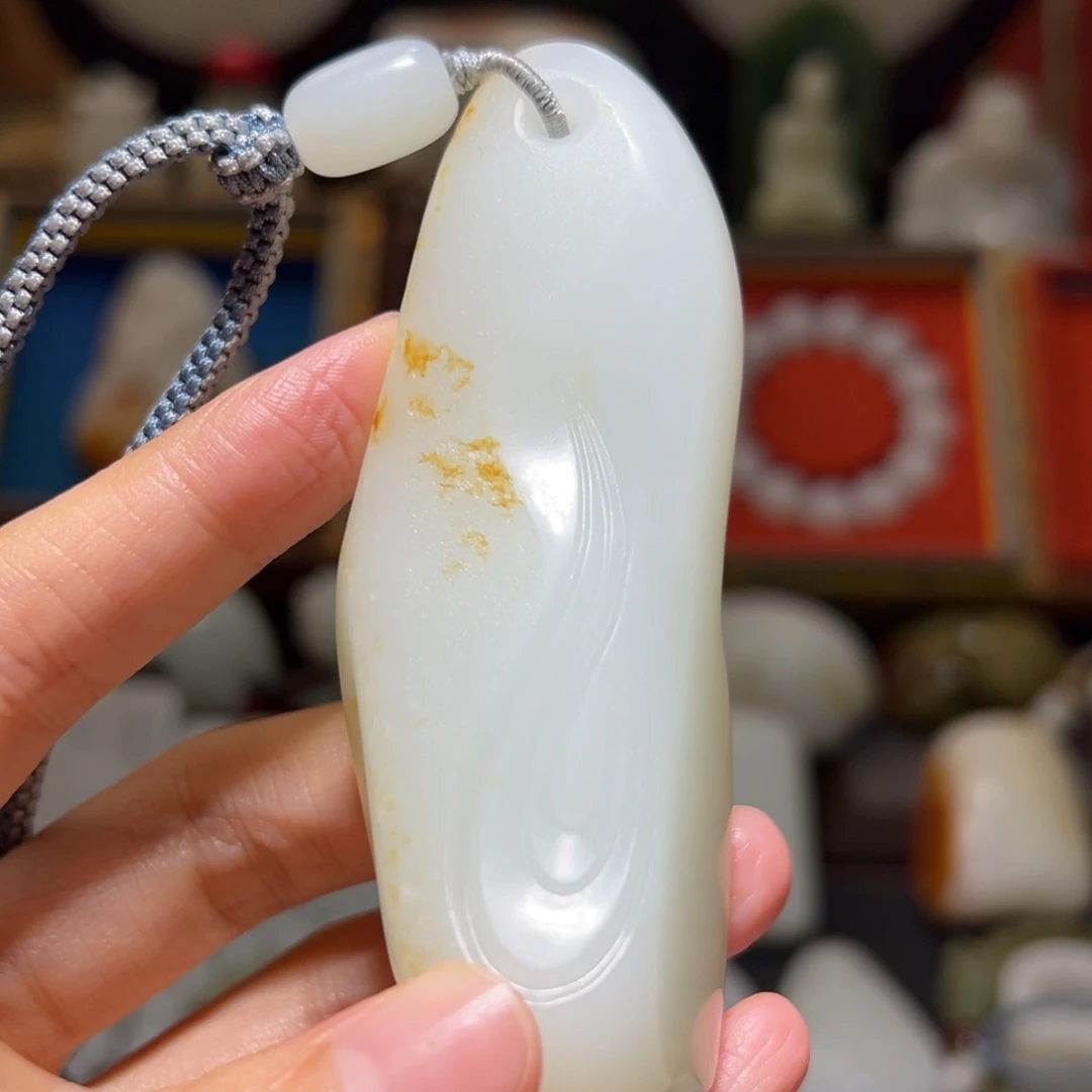 吴***泽未镶嵌和田玉挂件