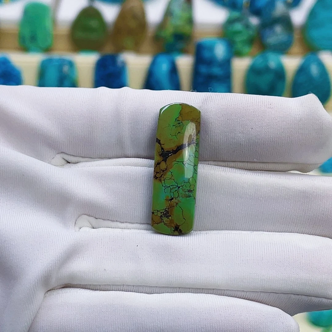 绿松石未镶嵌颈饰