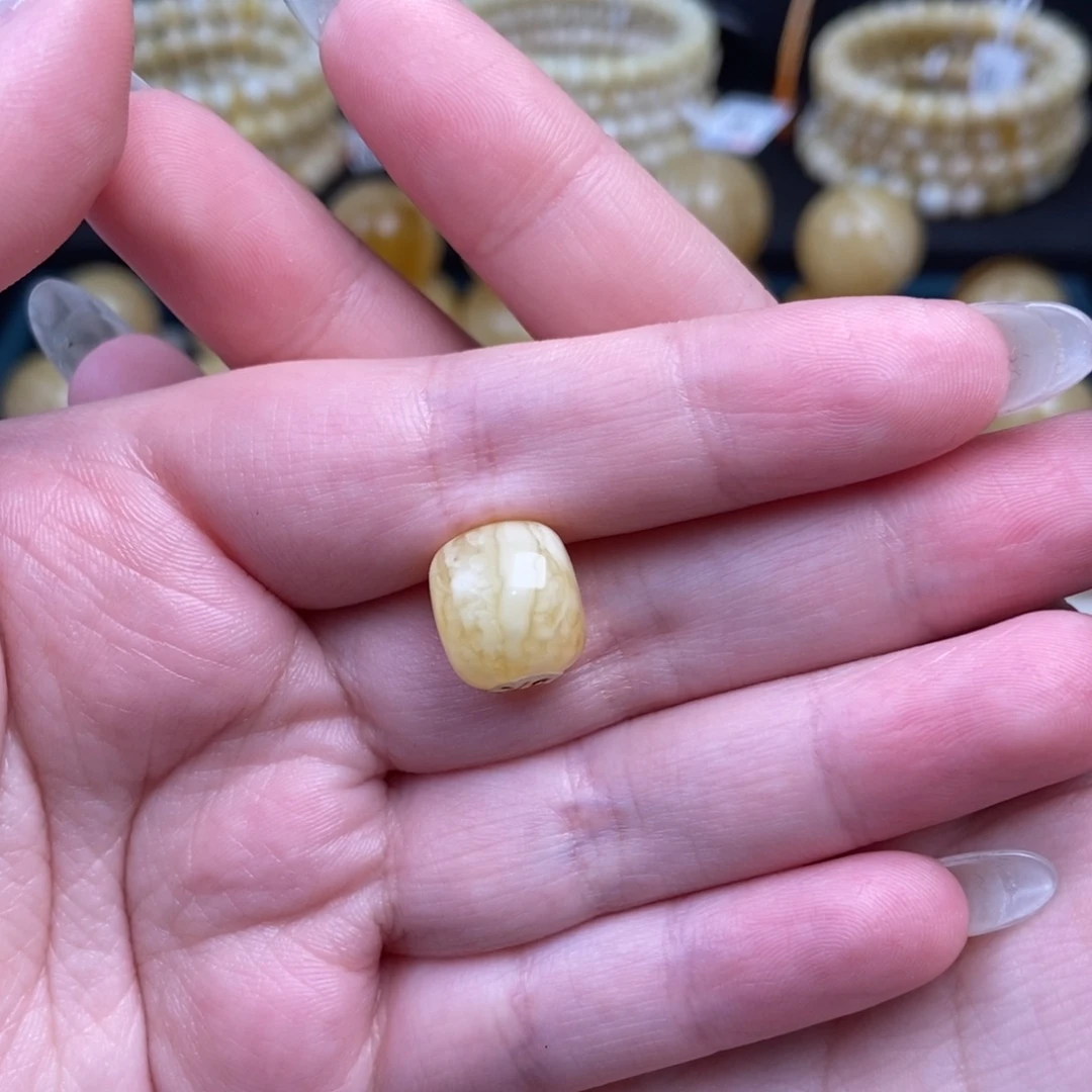 超***哥蜜蜡未镶嵌珠宝奇石