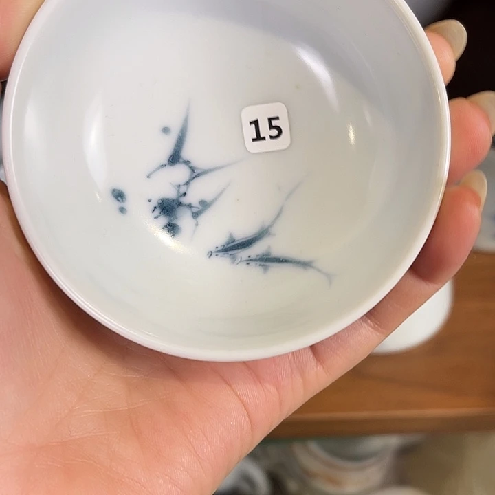 摆件m**p内画小鱼青花杯15杯内有小黄点