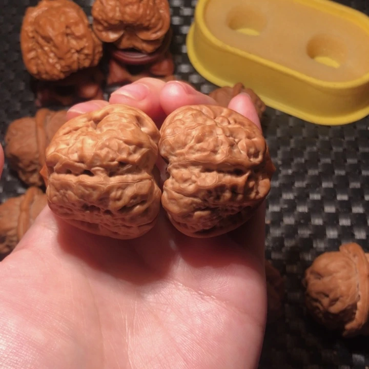 旺***仔文玩核桃把件蛤蟆