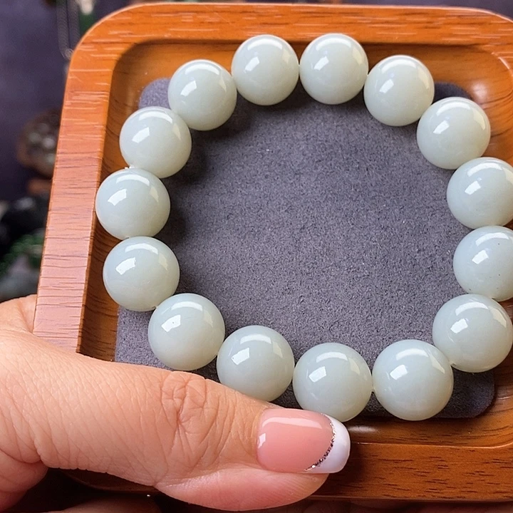 L****和田玉未镶嵌颈饰