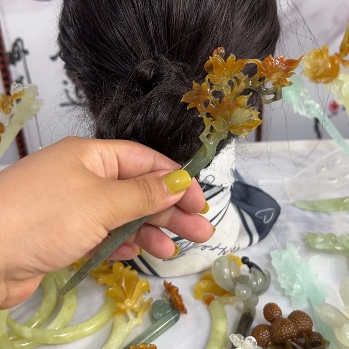 蛇纹石玉未镶嵌发饰辞****生