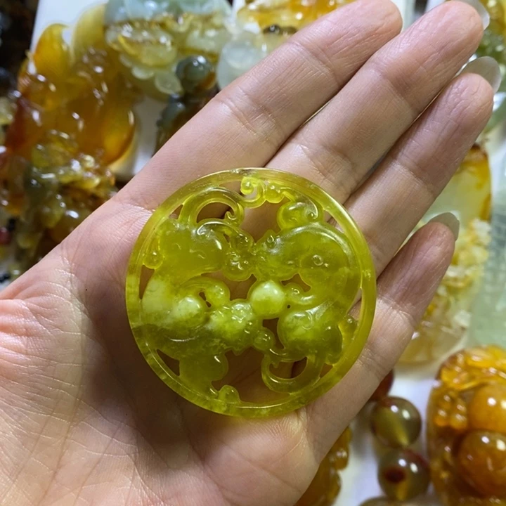 蛇纹石玉未镶嵌颈饰