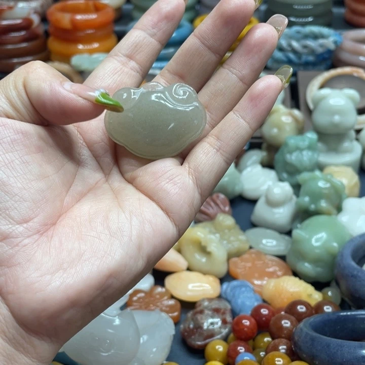 颈饰合金石英质玉