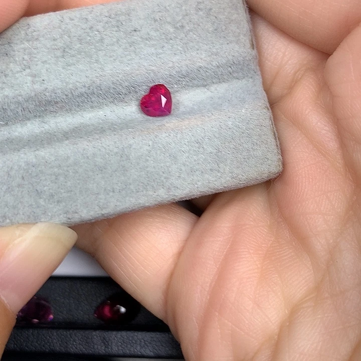 红宝石裸石0.6ct无烧爱心红宝石
