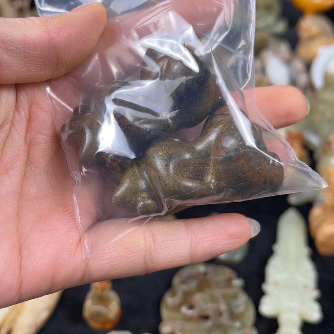 财***堂蛇纹石玉未镶嵌挂件