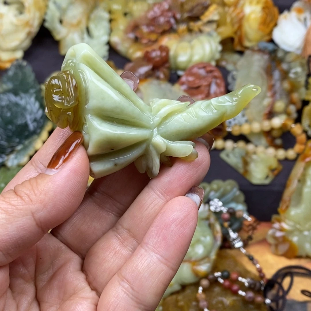 蛇纹石玉颈饰未镶嵌