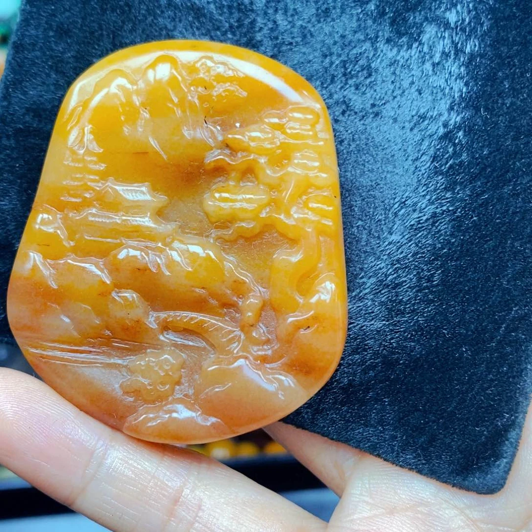 未镶嵌石英质玉（黄龙玉）颈饰