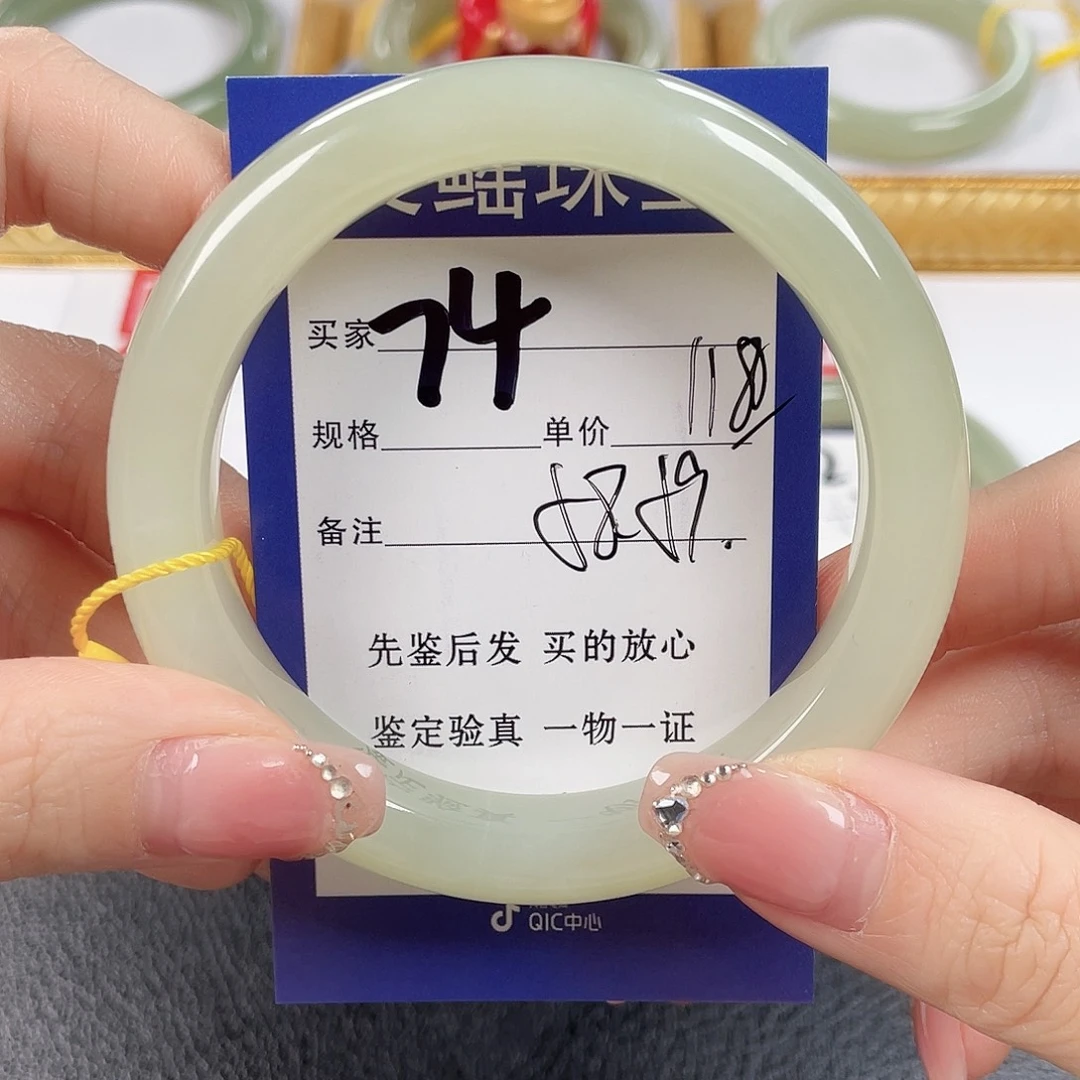 和田玉未镶嵌手镯