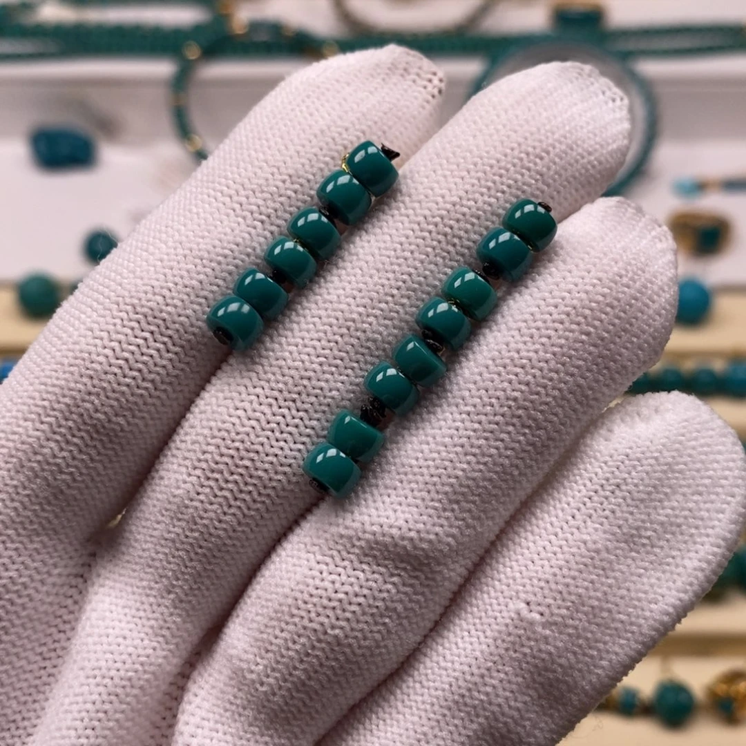 日***活绿松石未镶嵌珠宝奇石