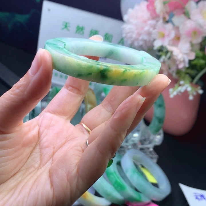 未镶嵌翡翠手镯定制翡翠