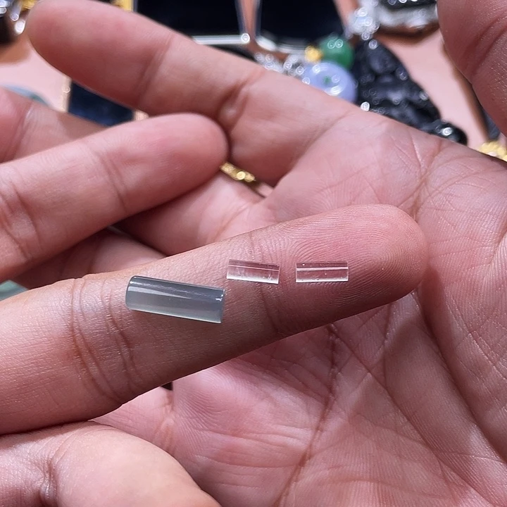 翡翠18K金镶嵌颈饰大**浪