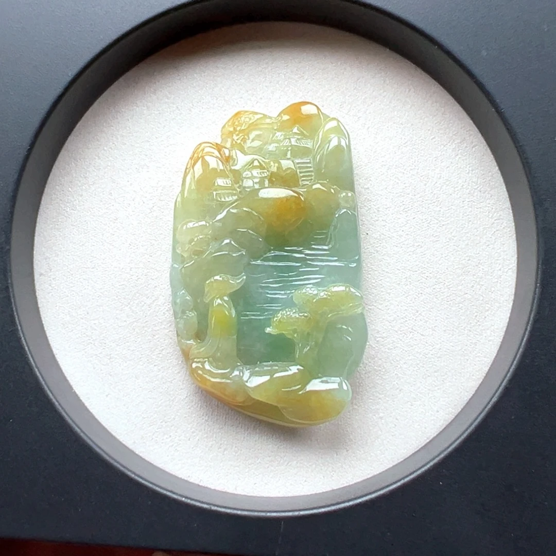 翡翠未镶嵌颈饰山水