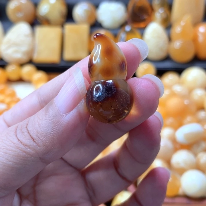 琥珀未镶嵌吊坠(赠链)