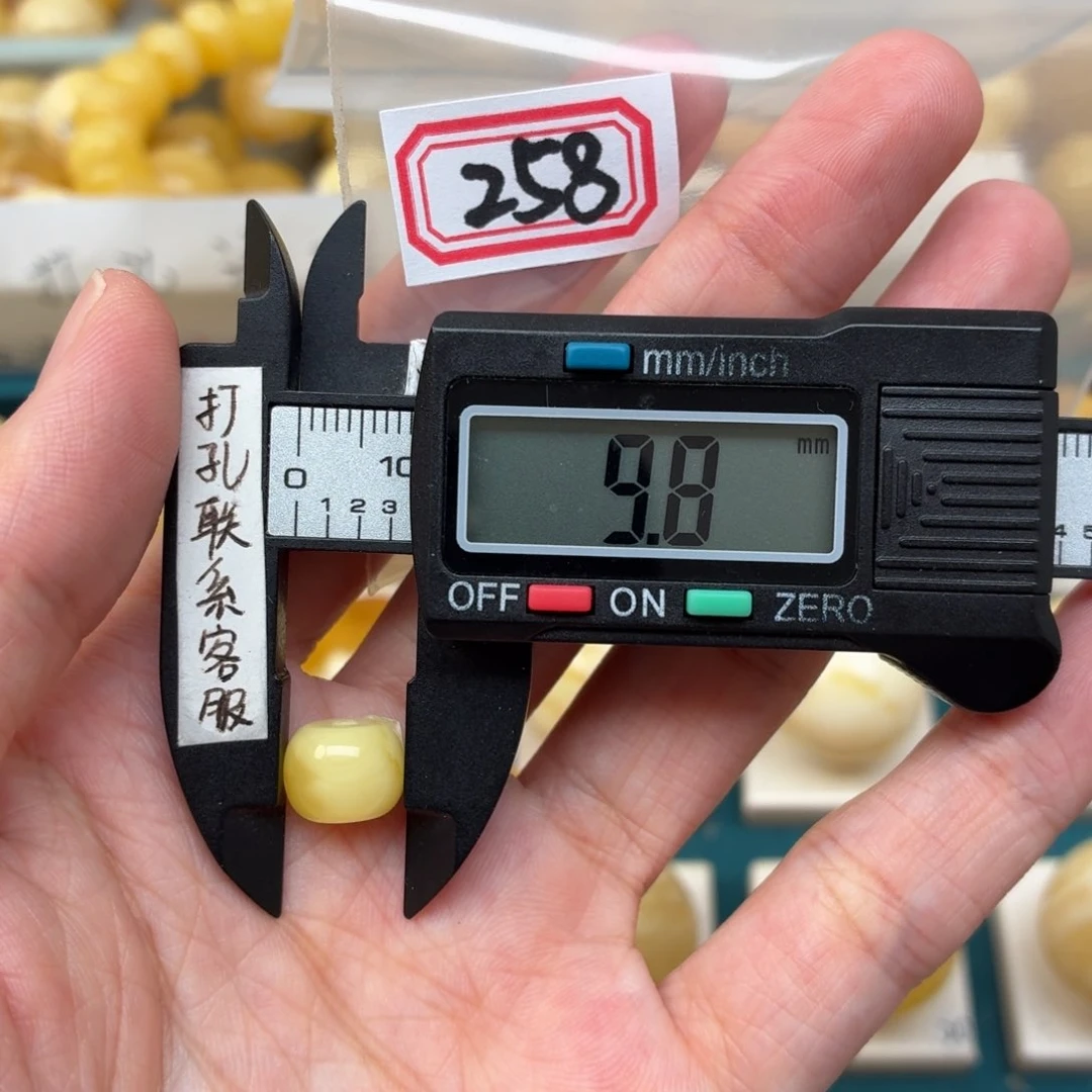 淮***营未镶嵌蜜蜡裸石蜜蜡