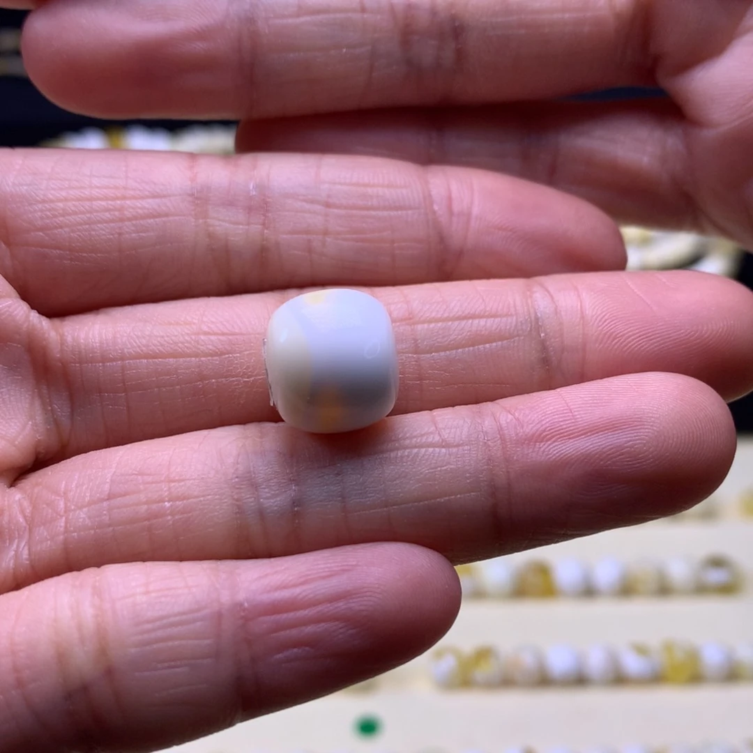 琥珀裸石未镶嵌甜****甜12.2毫米