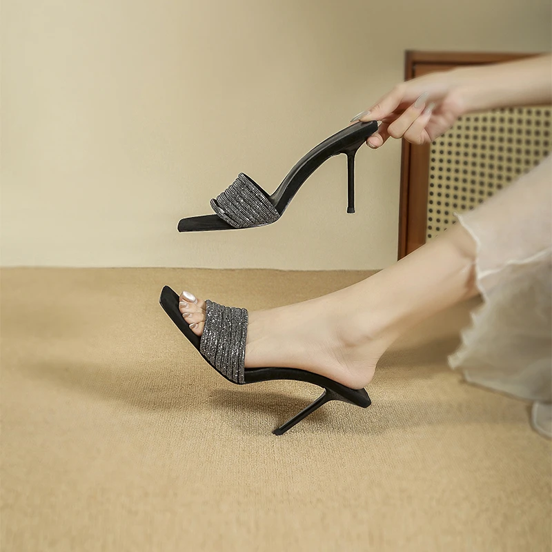 2025年夏季新款杨树林同款方头黑色水钻高能感凉鞋细跟高跟凉拖女
