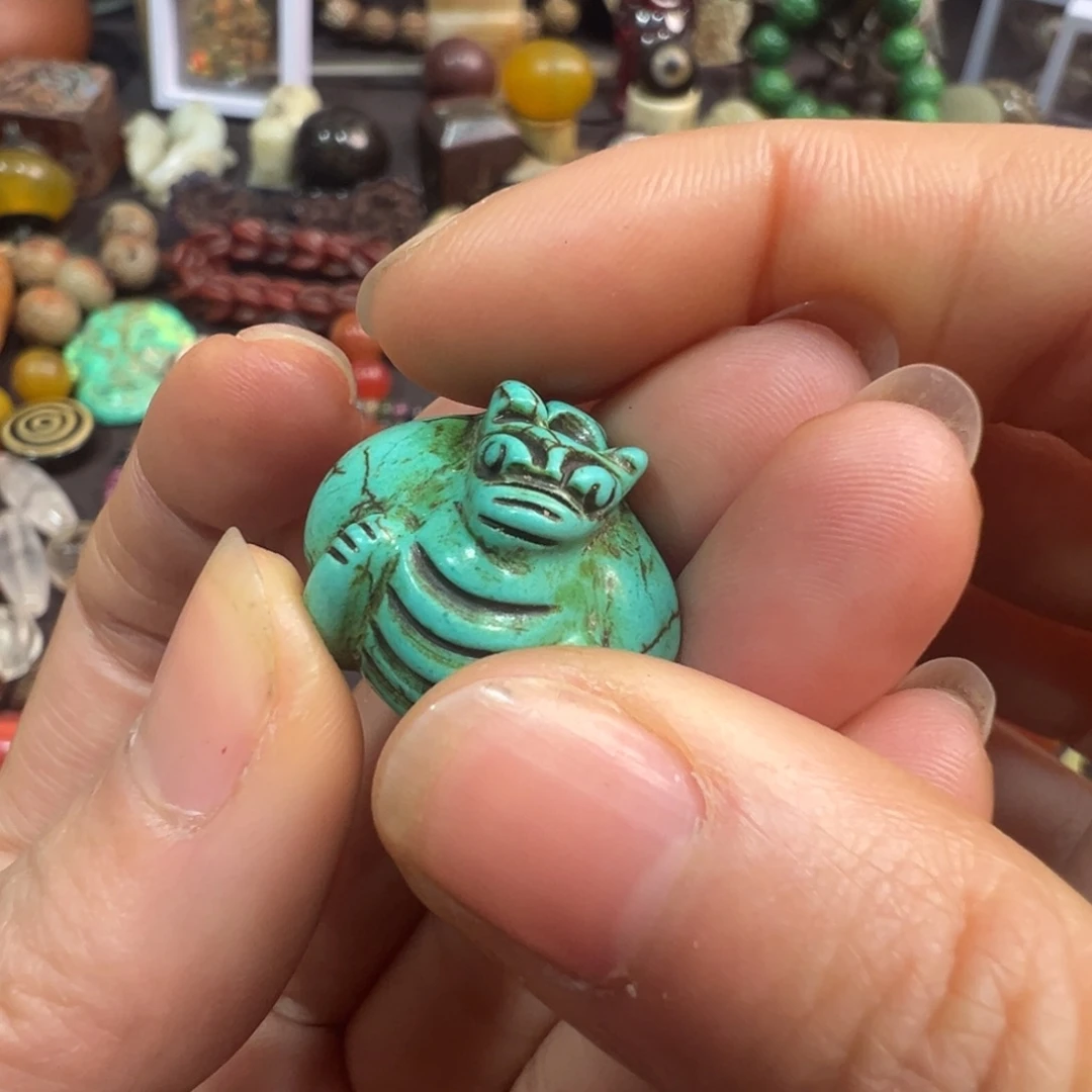 琥珀裸石未镶嵌做工精细