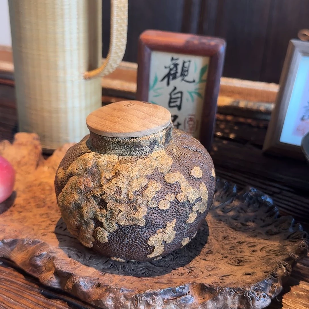 薇****?特殊款金斑茶叶罐。